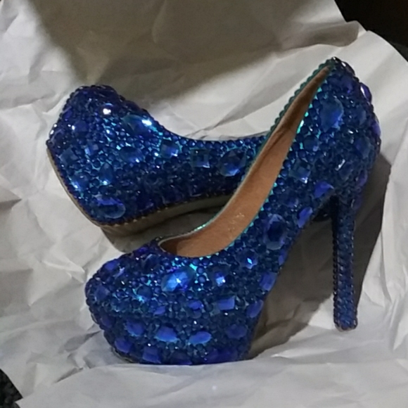 Shoes - Picture 3 of 4